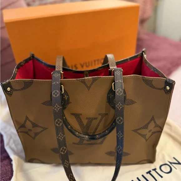 Louis Vuitton OnTheGo MM Bag - Picture 5 of 9